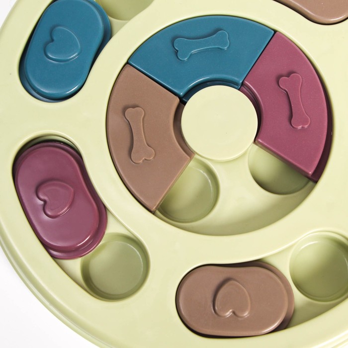 Игрушка интеллектуальная для лакомств, 14×3 см, зелёная