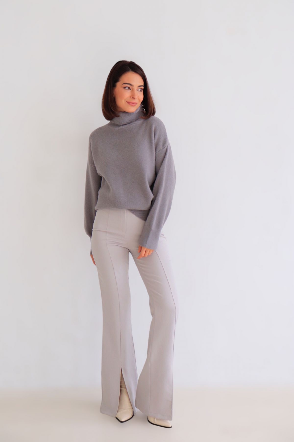 11179 Брюки светло-серые (остаток: 46, 50)