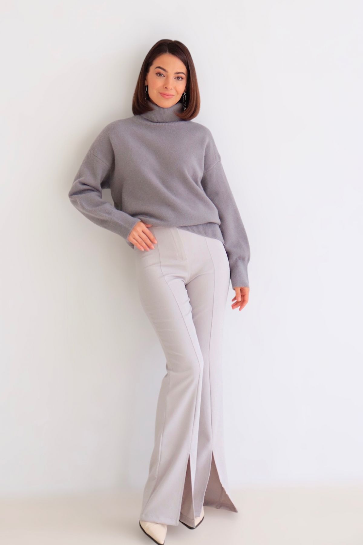 11179 Брюки светло-серые (остаток: 46, 50)