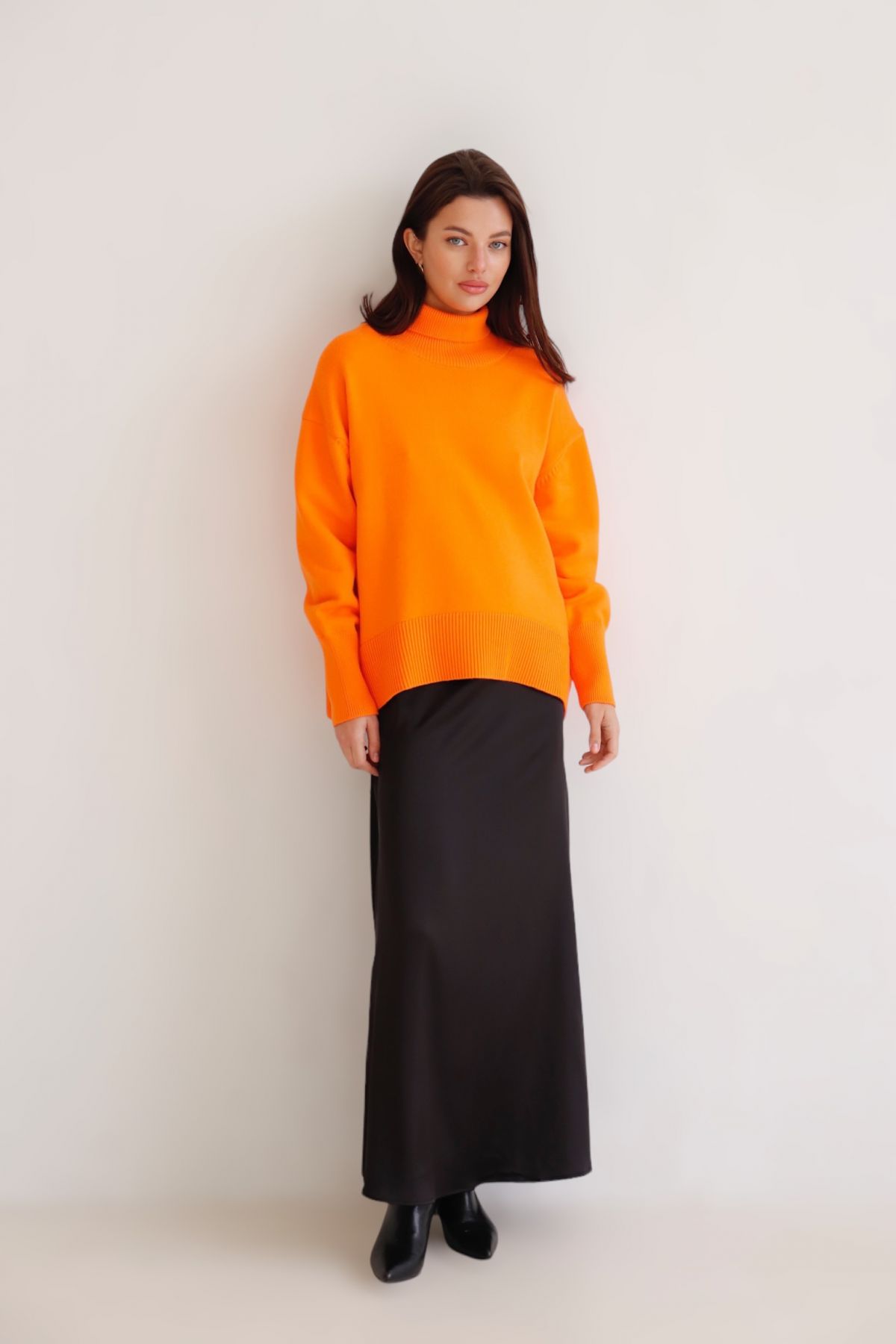 14201 Юбка чёрная (остаток: 44, 52)