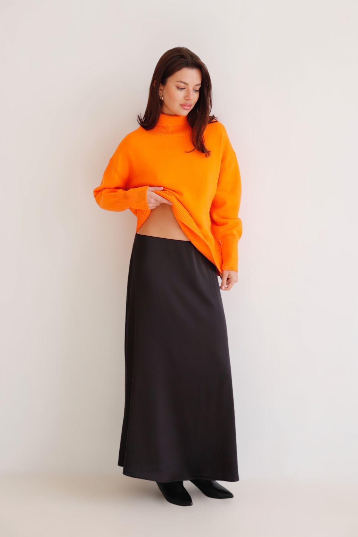 14201 Юбка чёрная (остаток: 44, 52)