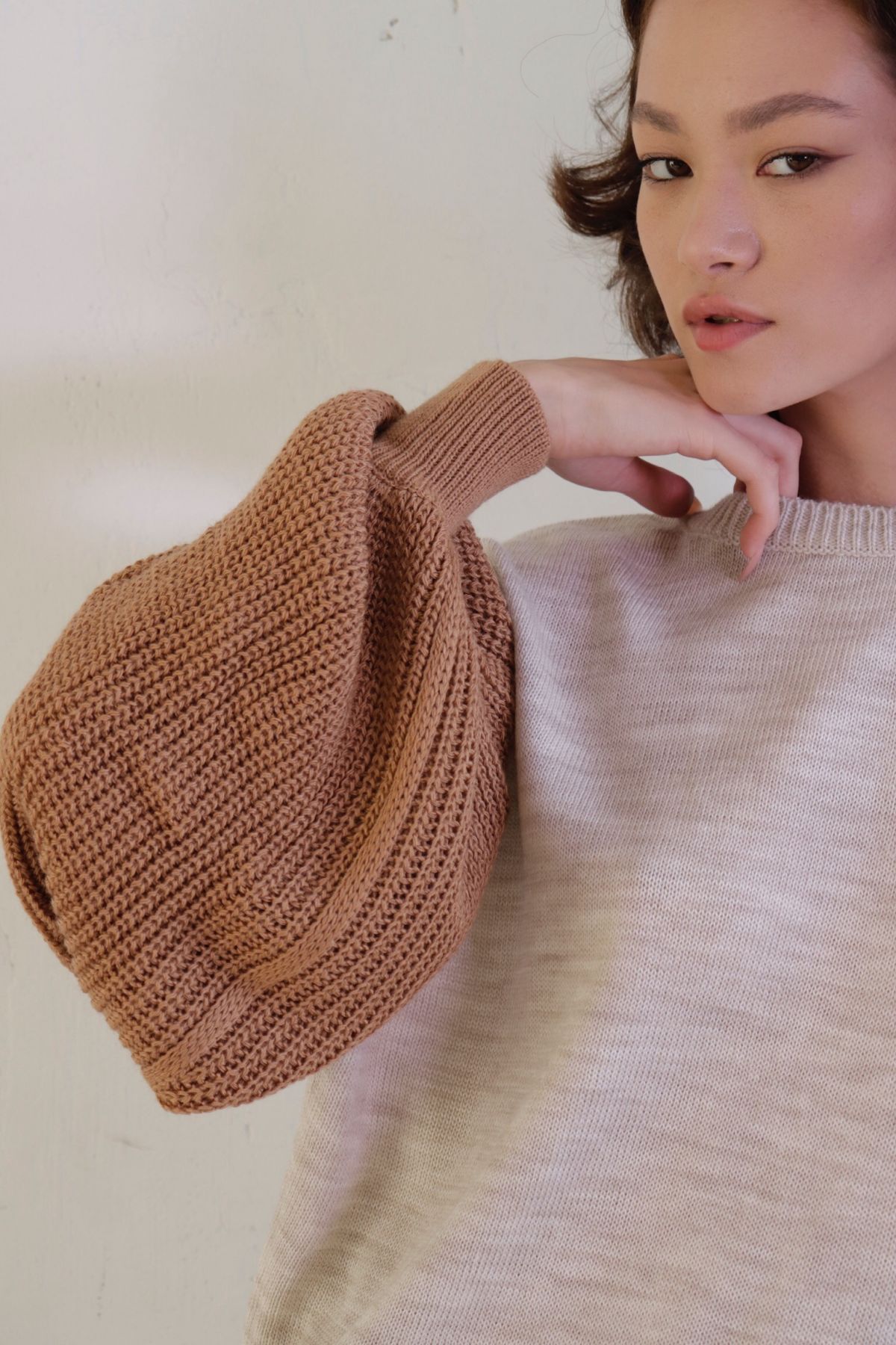 10494 Джемпер с объёмными рукавами