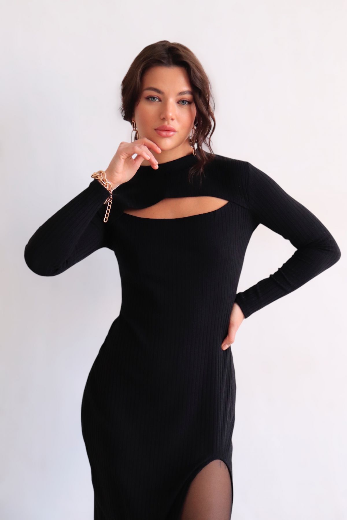 15174 Платье чёрное с вырезом (остаток: 50-52)