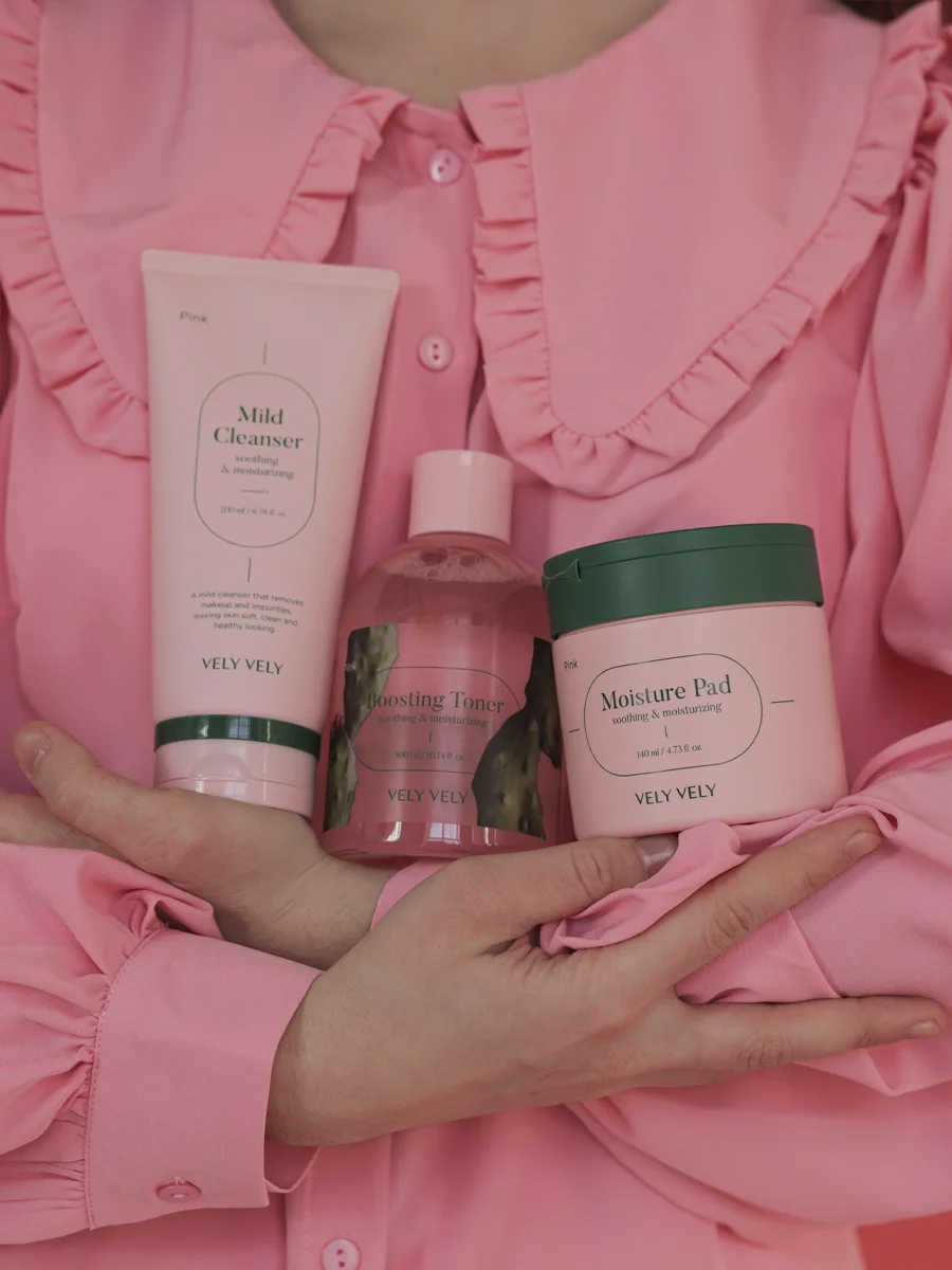 Успокаивающий слабокислотный гель для умывания Pink Mild Cleanser 200 мл