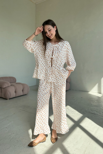 Ст.цена 4530р. 438485 RISE Костюм SET070/05 Белый, бежевый