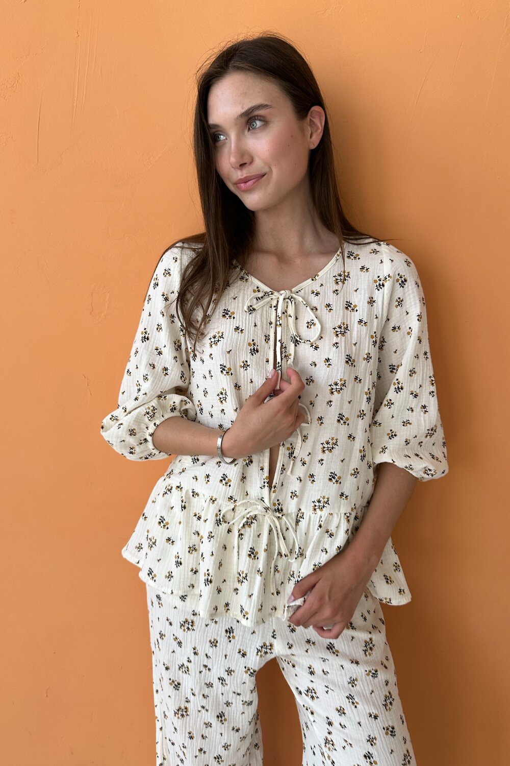 Ст.цена 4530р. 438484 RISE Костюм SET070/04 Белый, горчичный