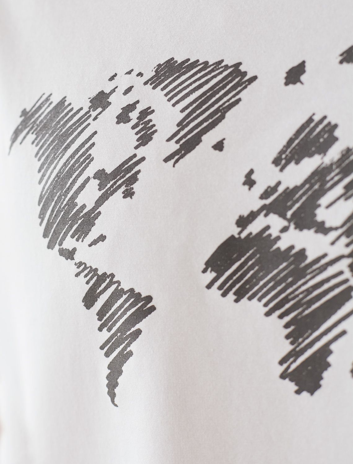 Свободная футболка с авторским принтом U49.048 белый_карта