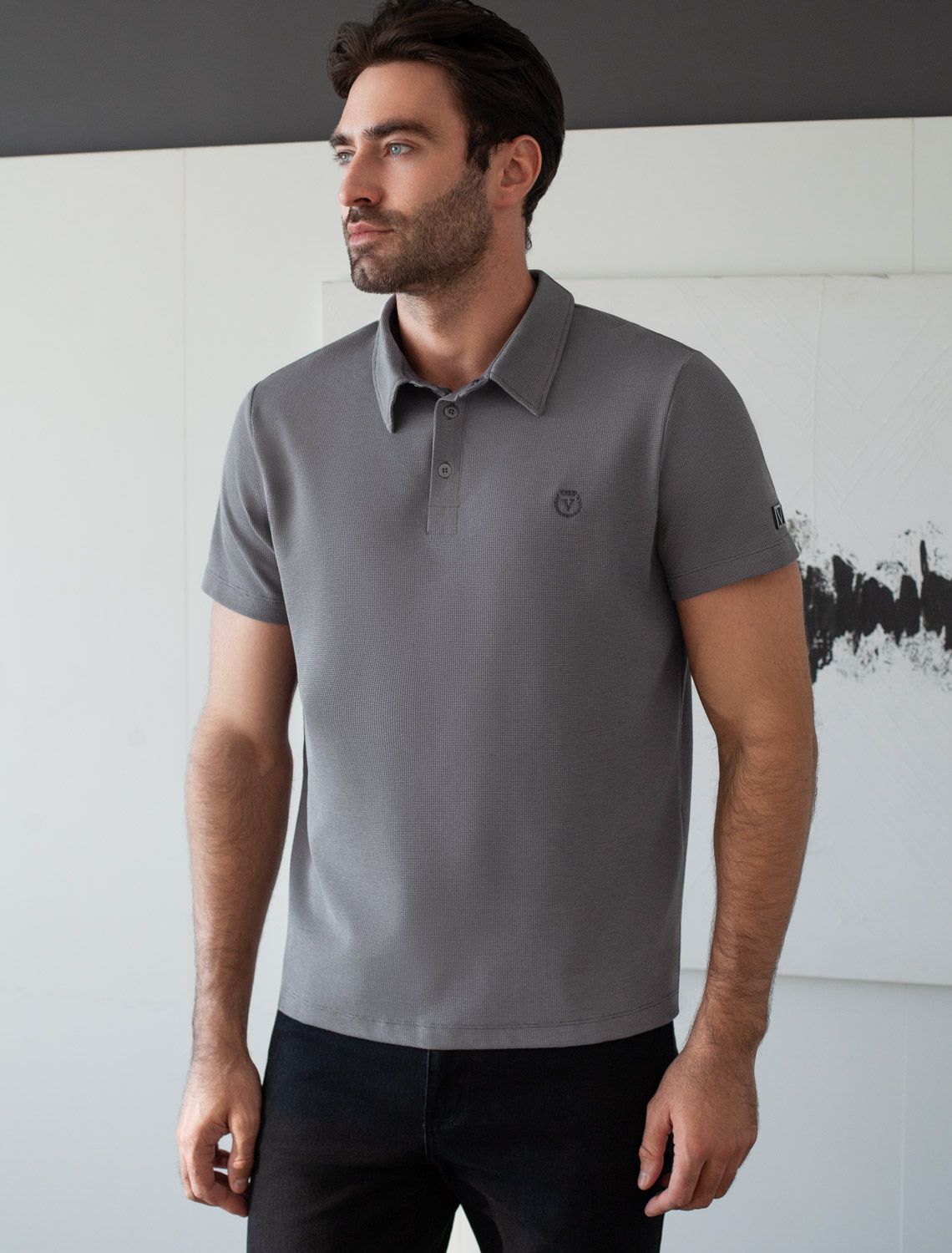Футболка-поло из фактурного трикотажа U49.047 серый