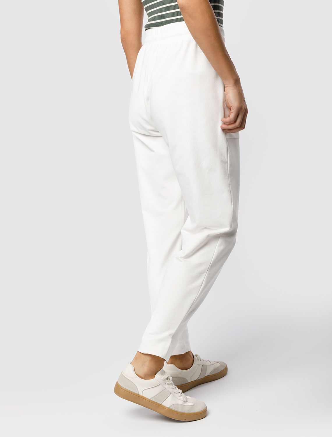 Брюки из тонкого премиального футера с эластаном D44.138 молочный