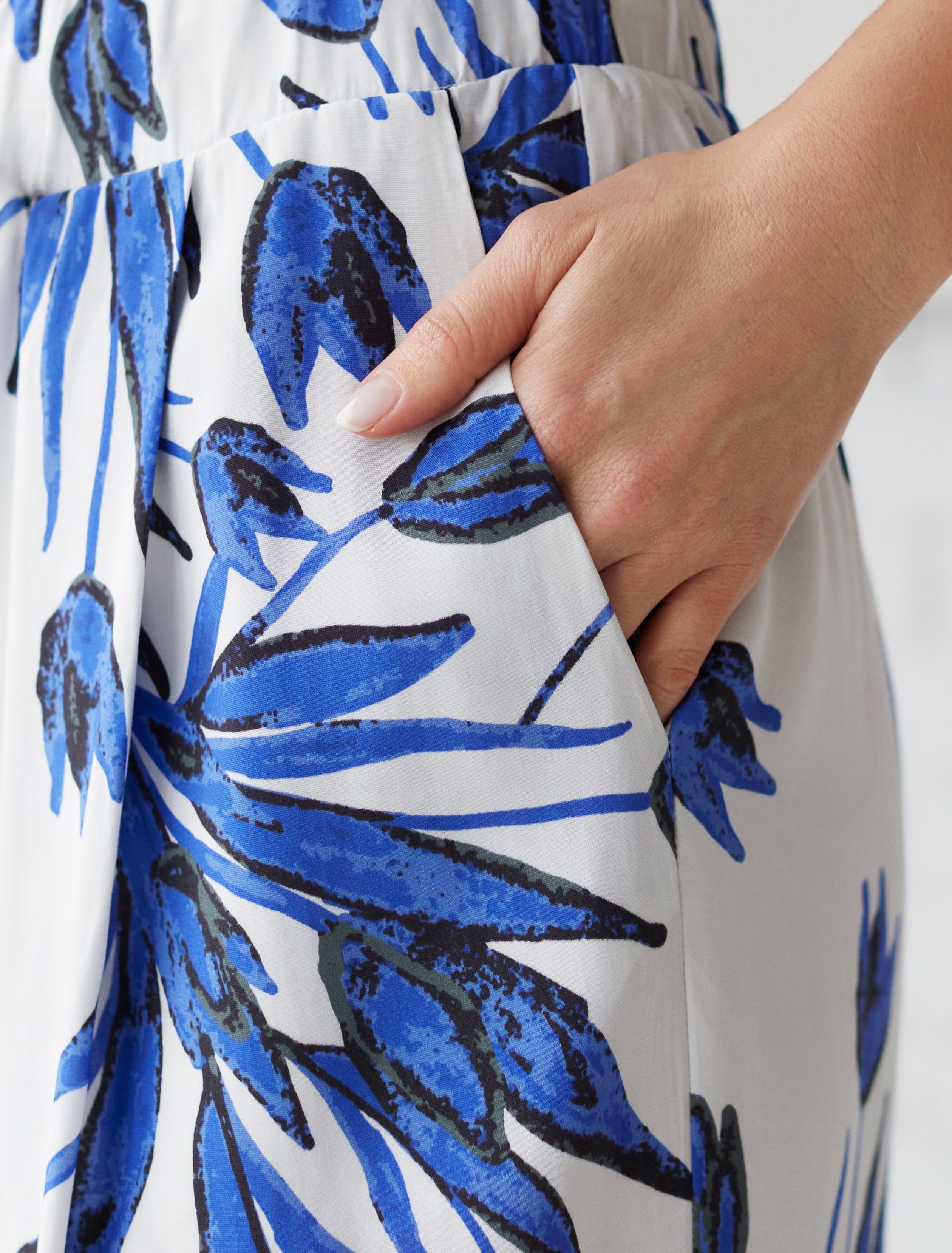 Брюки из вискозы с лиоцеллом D24.270 синий-белый