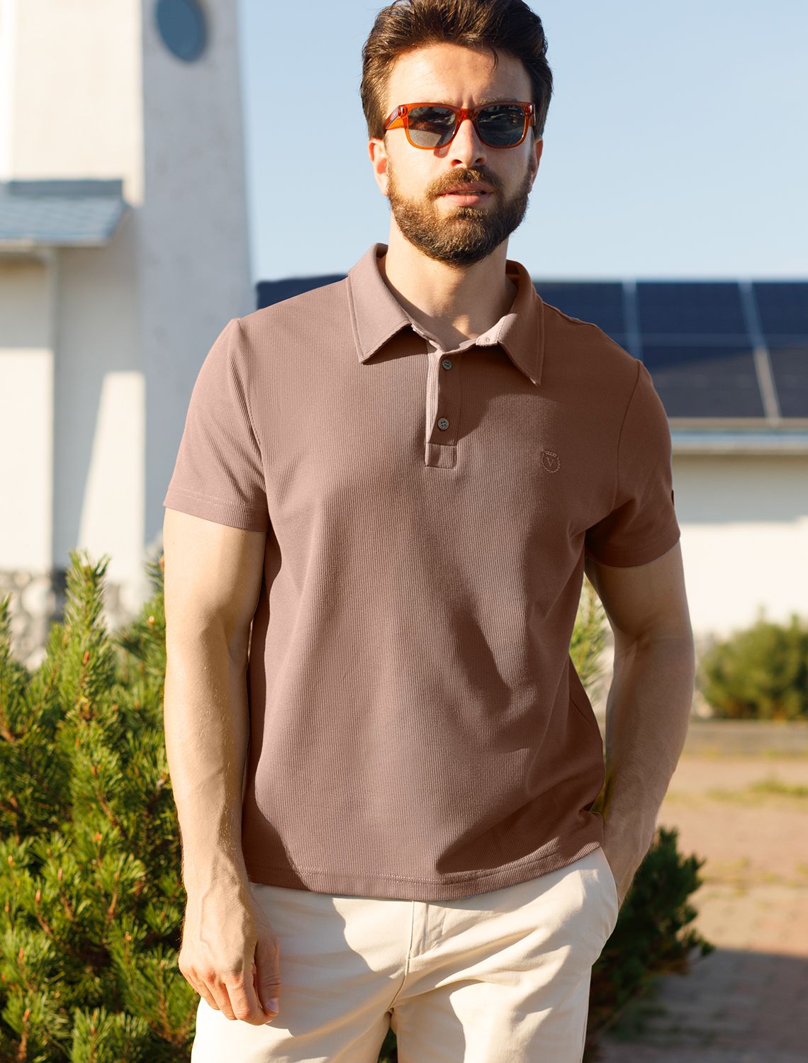 Футболка-поло из фактурного трикотажа U49.047 коричневый