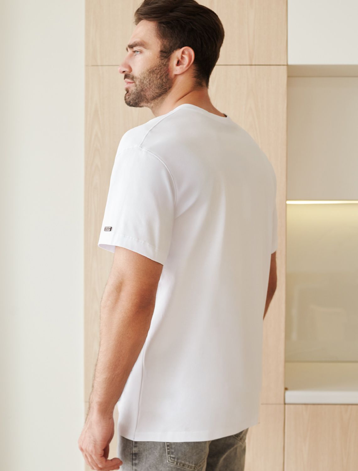 Свободная футболка с авторским принтом U49.048 белый_карта