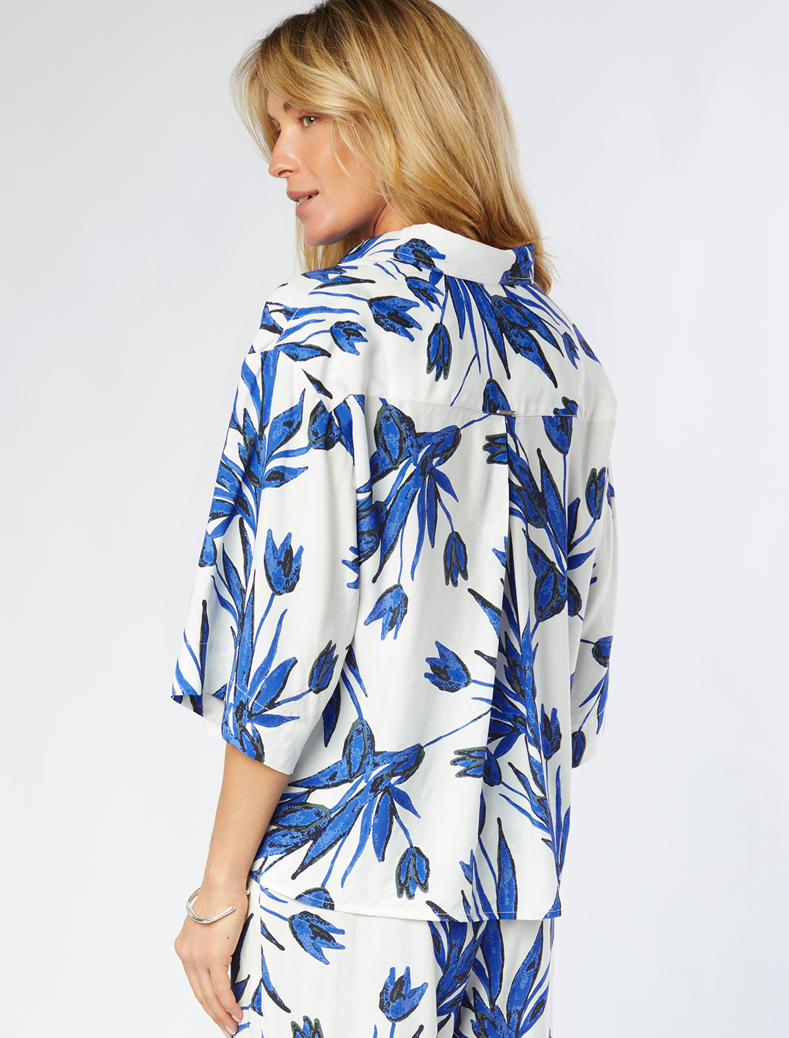 Блузка из вискозы с лиоцеллом D29.263 синий-белый