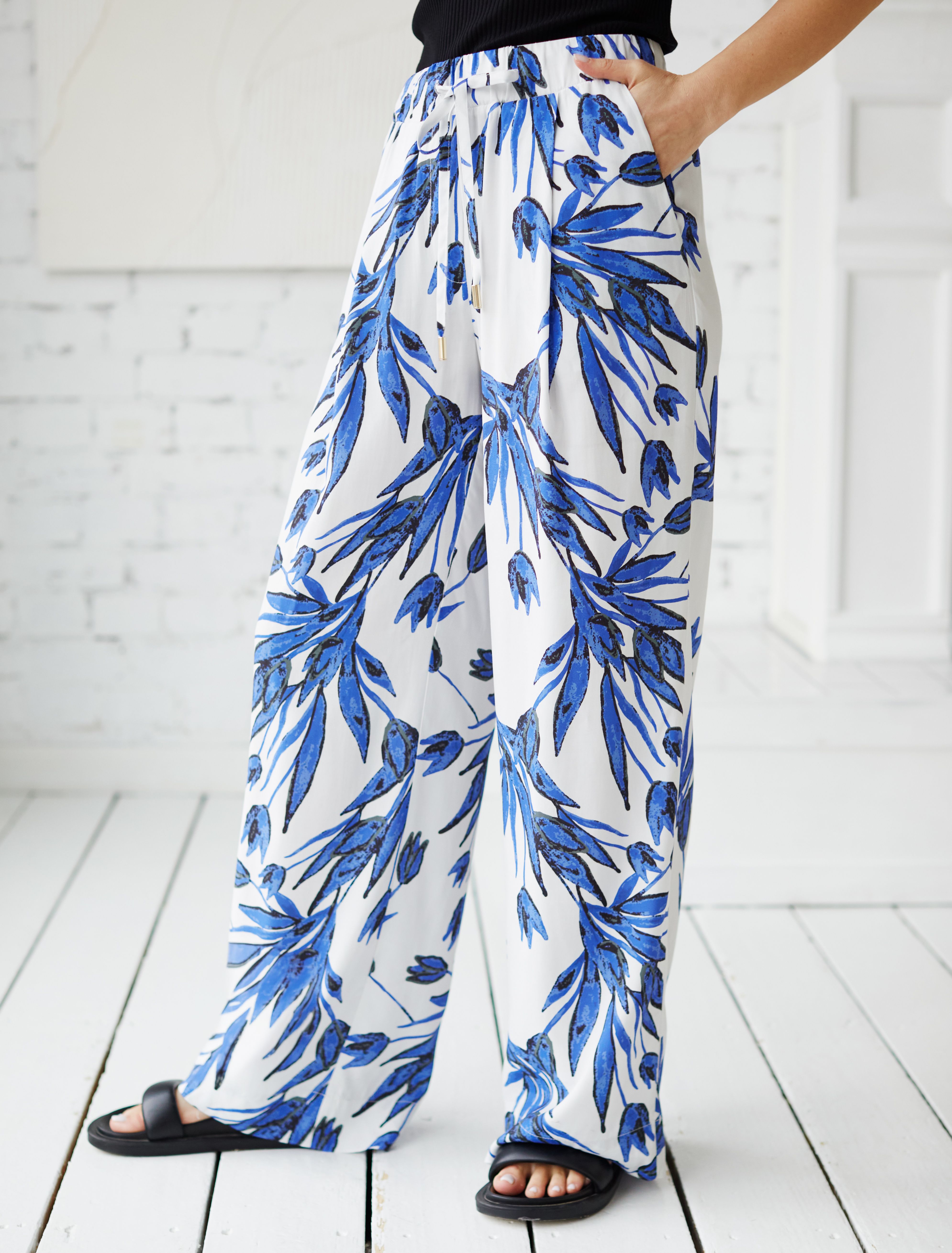 Брюки из вискозы с лиоцеллом D24.270 синий-белый