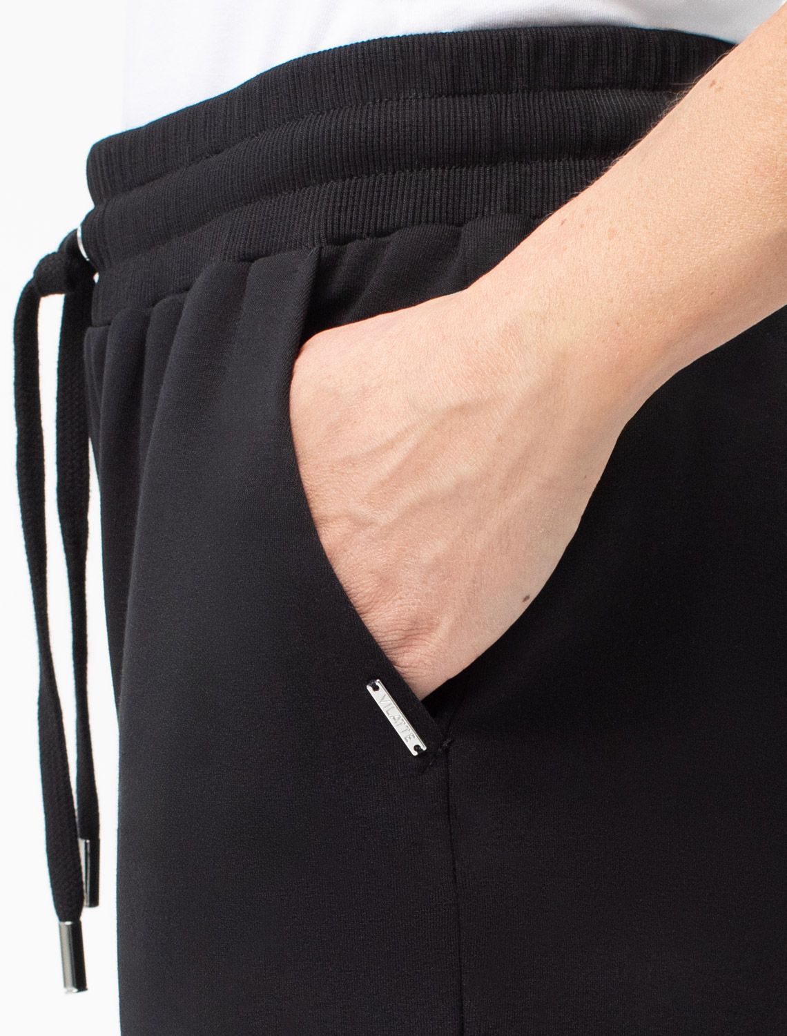 Брюки из тонкого премиального футера с эластаном D44.138 черный