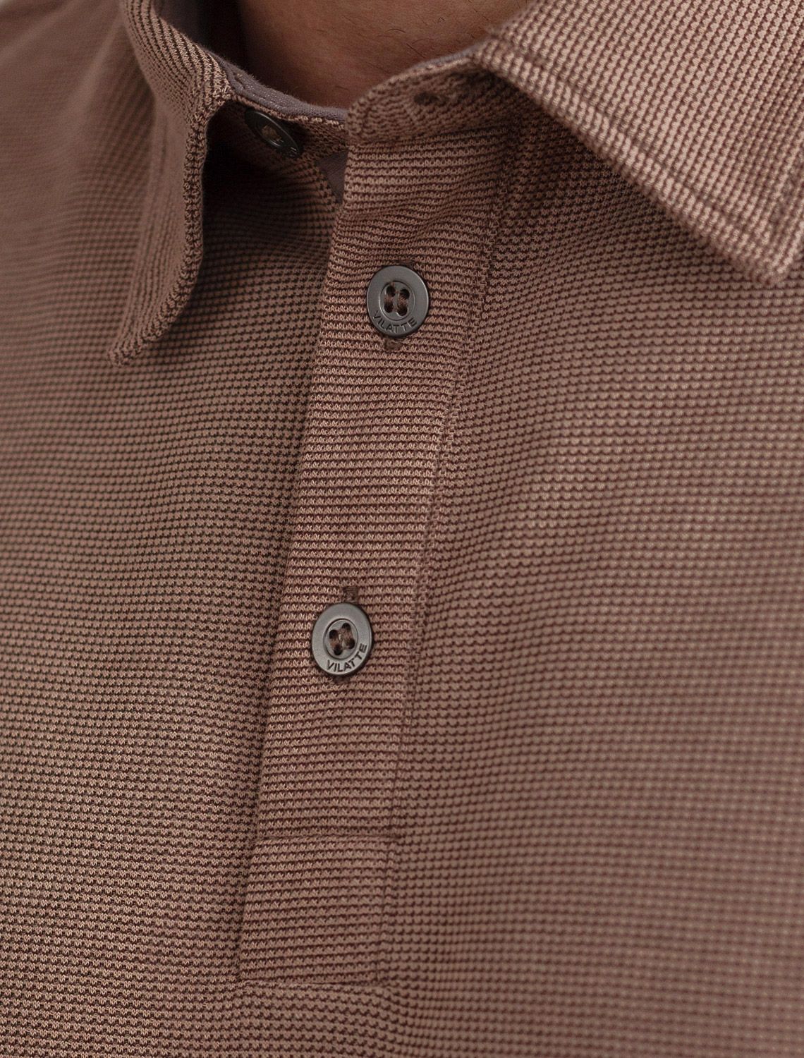 Футболка-поло из фактурного трикотажа U49.047 коричневый