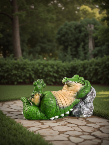 Садовая фигура из полистоуна «Крокодил у камня», 16×16×29 см