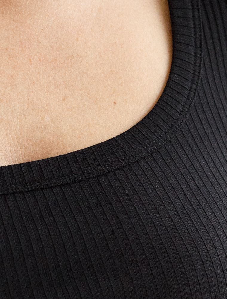 Футболка из трикотажа в широкий рубчик D49.066 черный