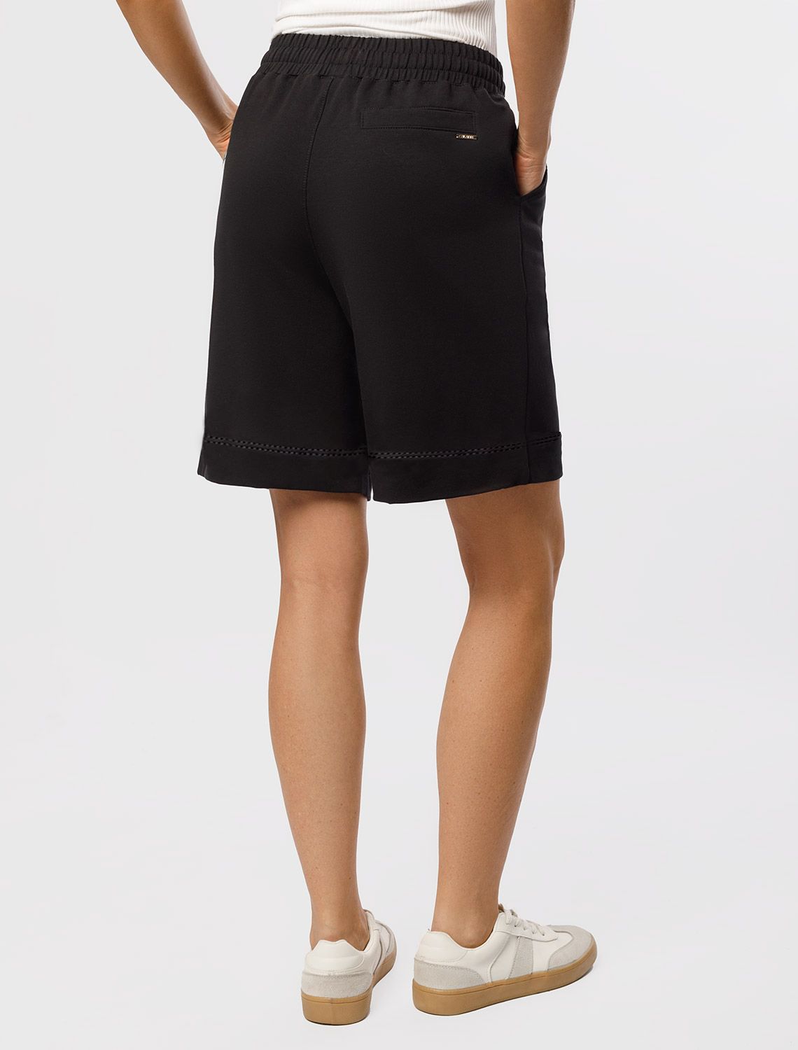 Шорты из тонкого премиального футера с эластаном D48.010 черный