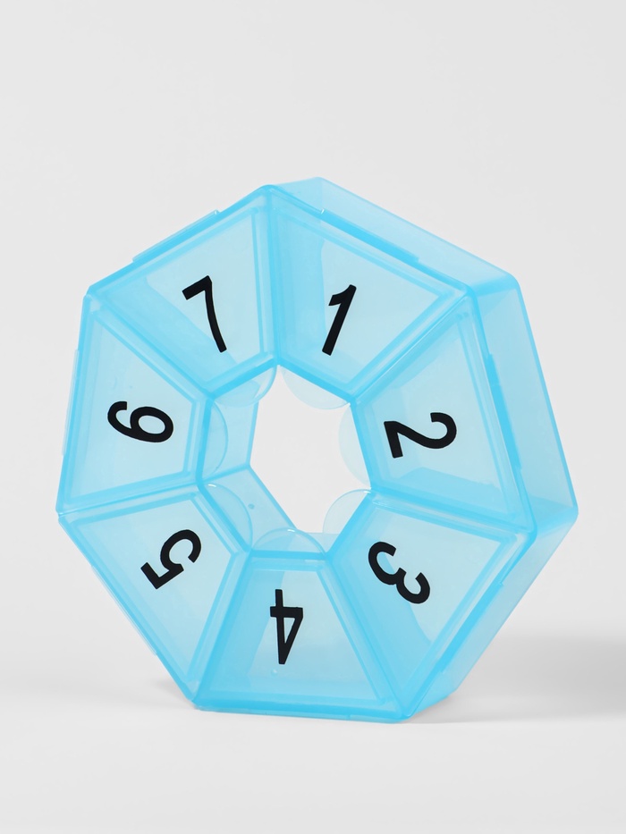 Таблетница «Цифры», 7,5 × 7,5 × 1,7 см, 7 секций, цвет МИКС