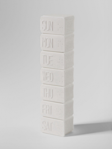 Таблетница «Ряд», английские буквы, 7 секций, 13 см × 3,5 см × 2,5 см, цвет белый