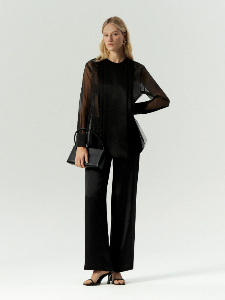 Блузка c полупрозрачными рукавами ,
100% полиэстер ,