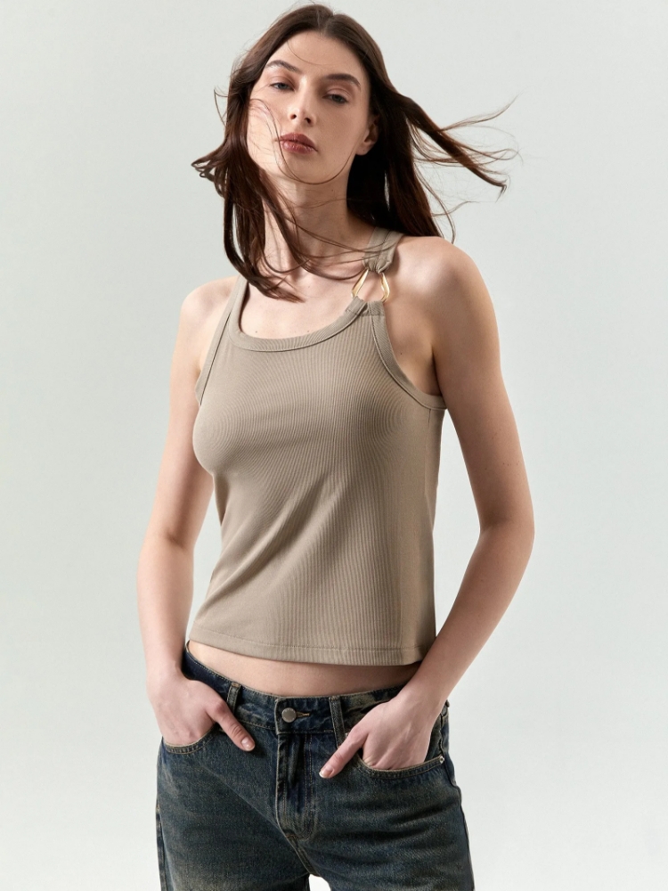 Топ с металлической вставкой ,
63% полиэстер, 31% вискоза, 6% спандекс ,