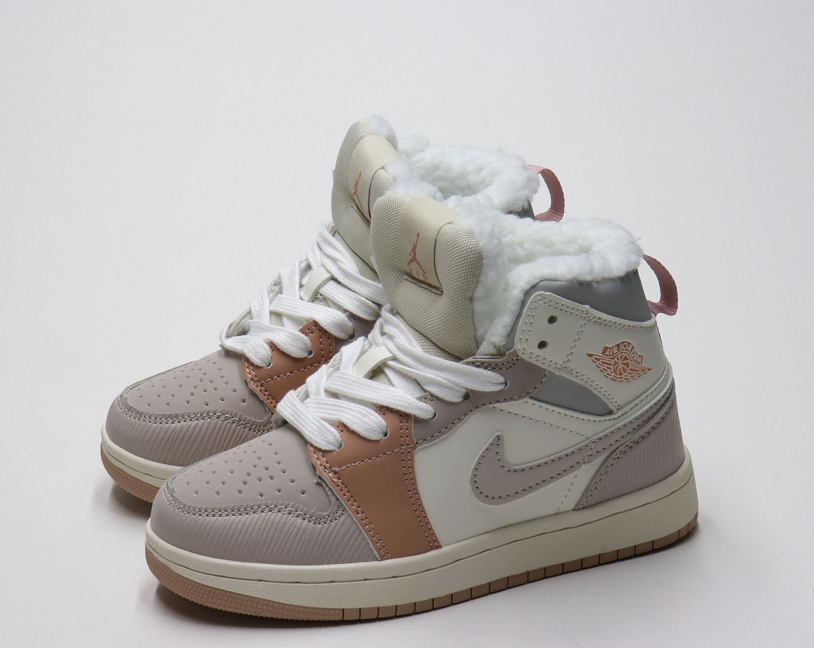 Цена была 1483р.Кроссовки Nike Air Jordan 1 Mid (31-36)р. / шт.