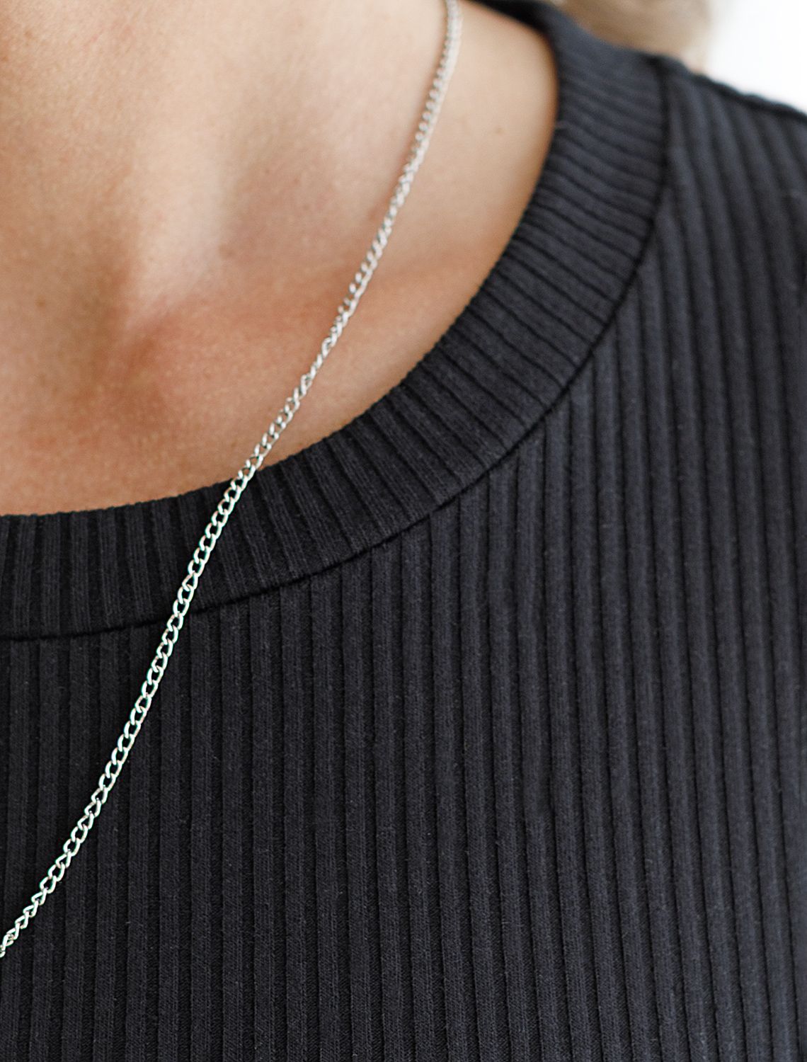 Футболка из трикотажа в широкий рубчик D49.064 черный