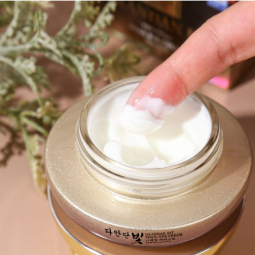 Jigott Питательный крем для век с муцином улитки / Daandan Bit Snail Eye Cream, 50 мл