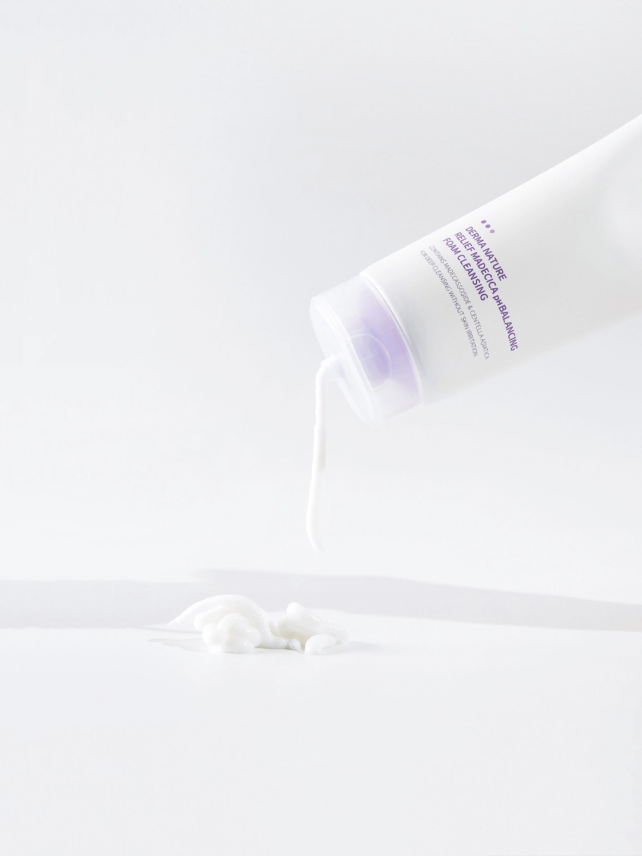 Celimax Слабокислотная очищающая пенка с центеллой азиатской Derma Nature Relief Madecica pH Balancing Foam 150 мл