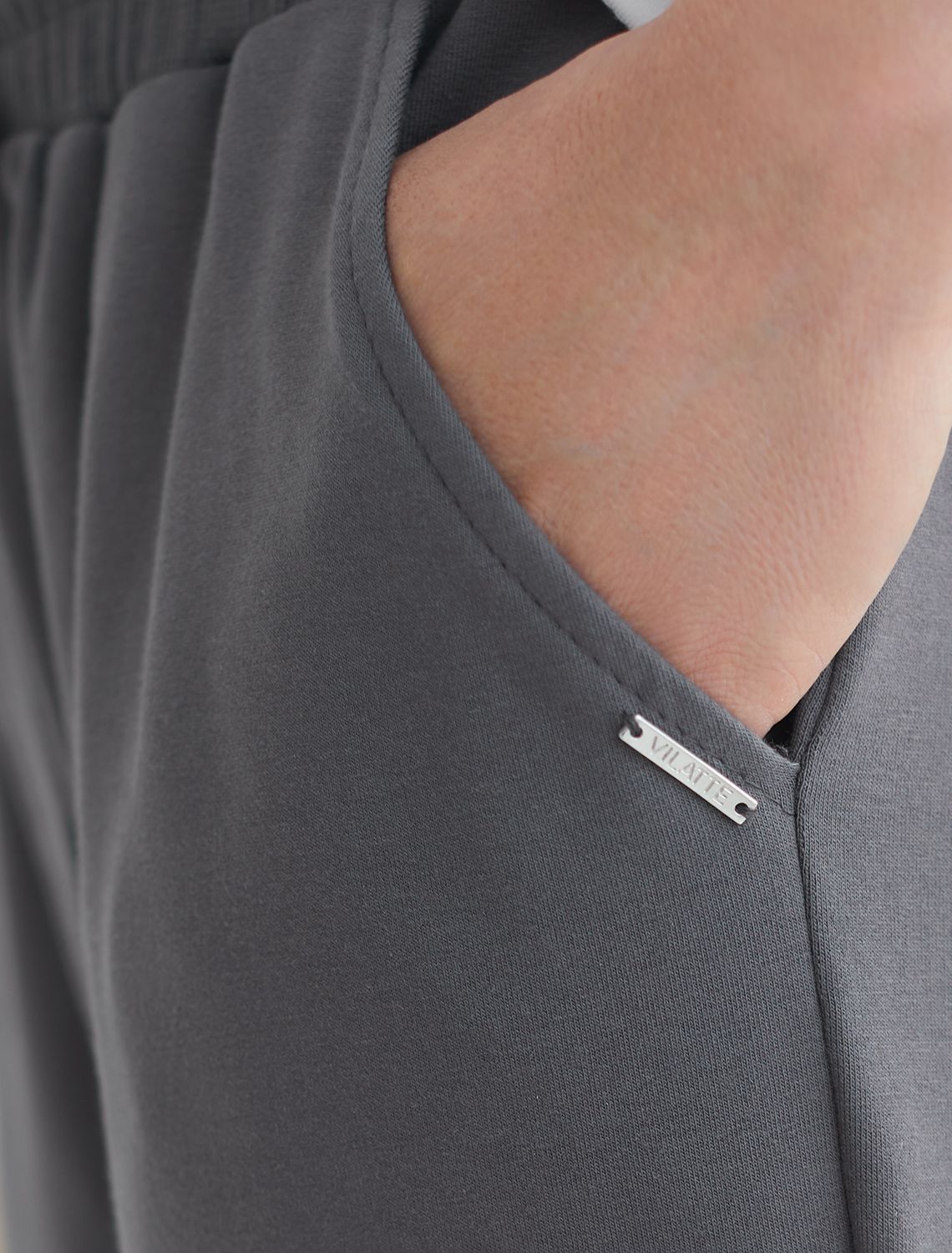 Брюки из облегченного футера с эластаном D44.130 темно-серый