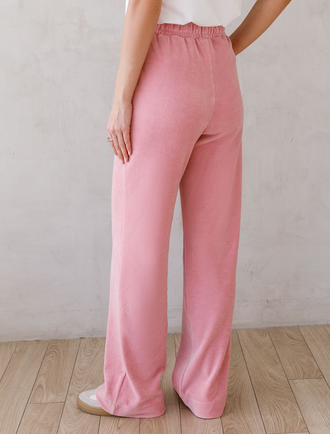 Прямые брюки из бархатистого велюра D44.117 пепельная роза