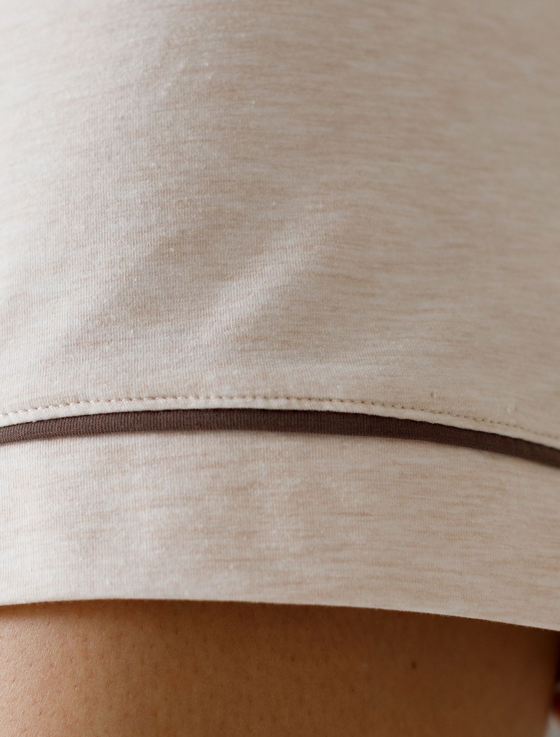 Блузка из эластичного хлопка с контрастным кантом D49.057 бежевый меланж