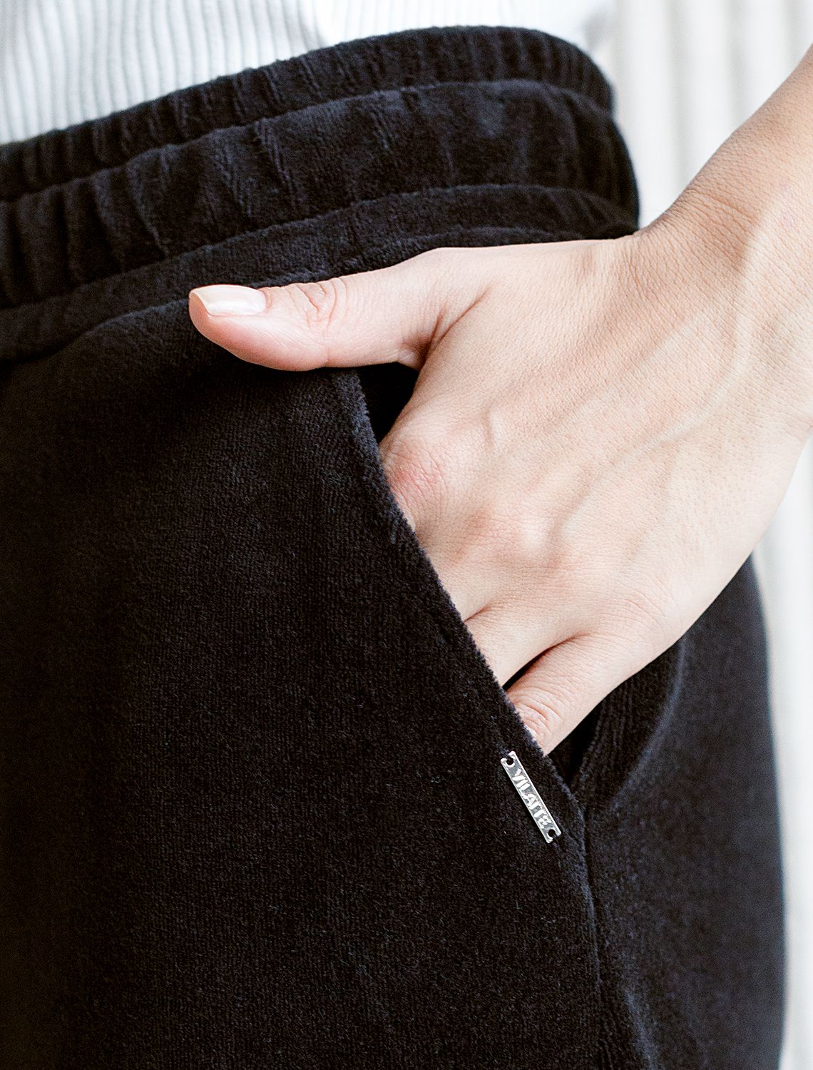 Прямые брюки из бархатистого велюра D44.117 черный