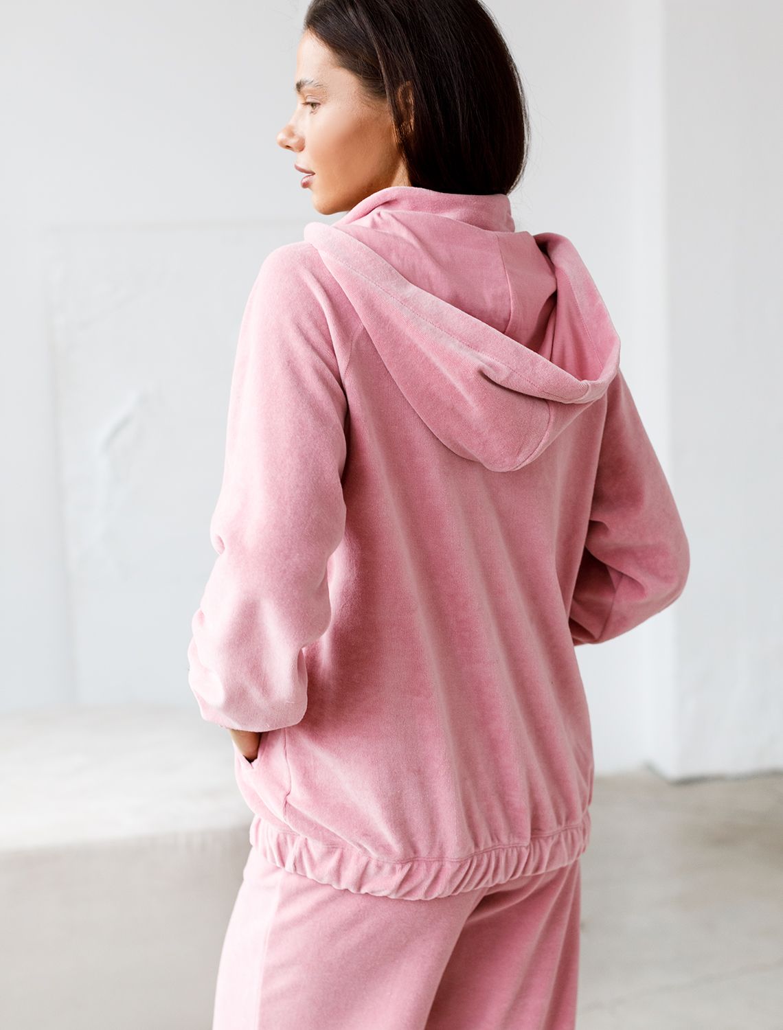 Худи из бархатистого велюра D49.053 пепельная роза