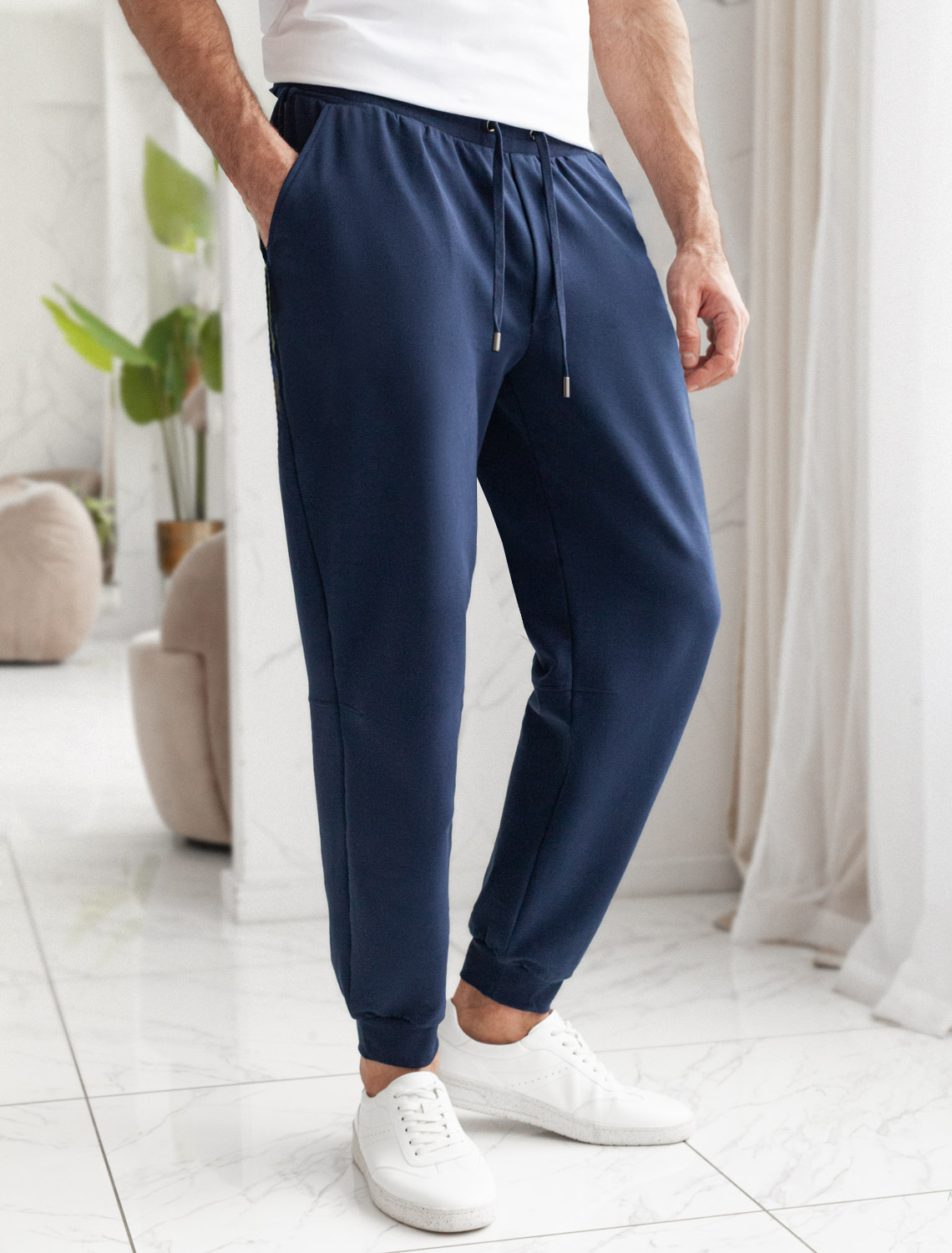 Брюки из тонкого футера с карманом на молнии