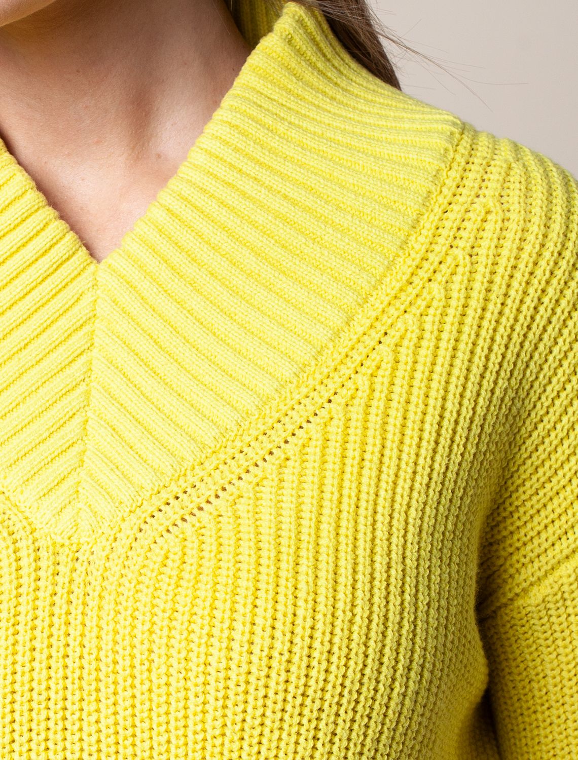 Ст.цена 2550р Джемпер трендовой крупной вязки из хлопка с акрилом D39.612 имбирный