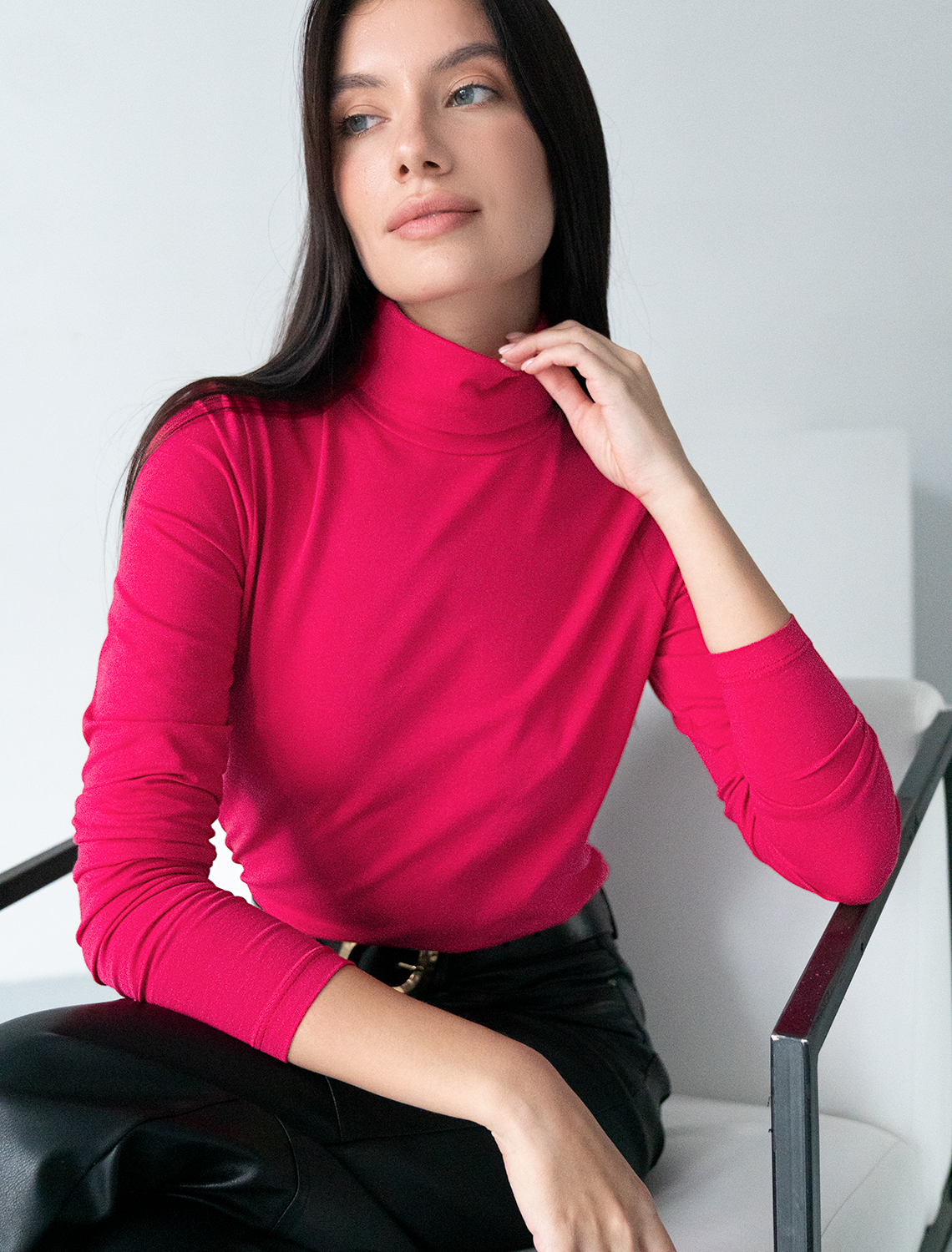 Ст.цена 1290р Водолазка из премиального хлопка с эластаном D49.954 viva magenta