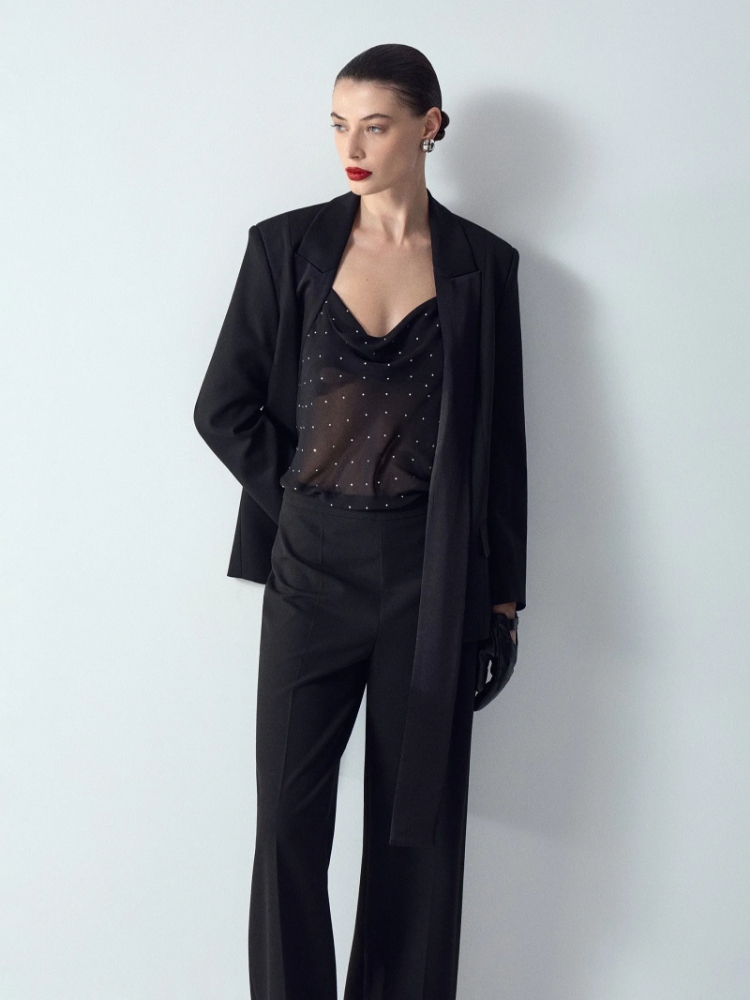 Брюки со стрелками из вискозы ,
48% вискоза, 48% полиэстер, 4% эластан ,