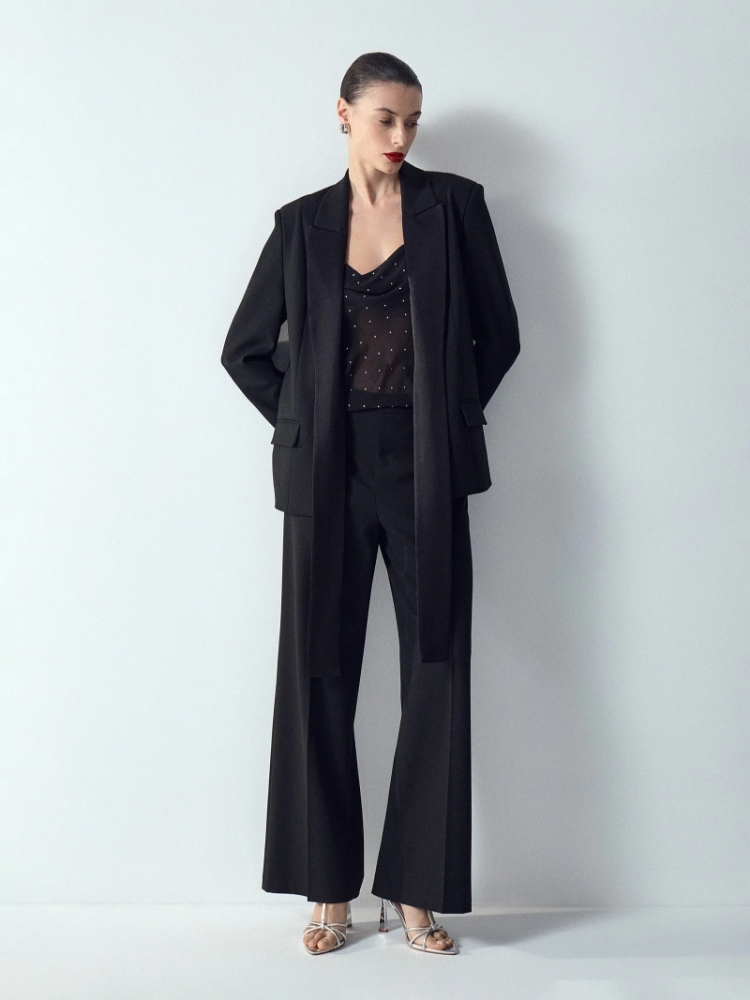 Брюки со стрелками из вискозы ,
48% вискоза, 48% полиэстер, 4% эластан ,