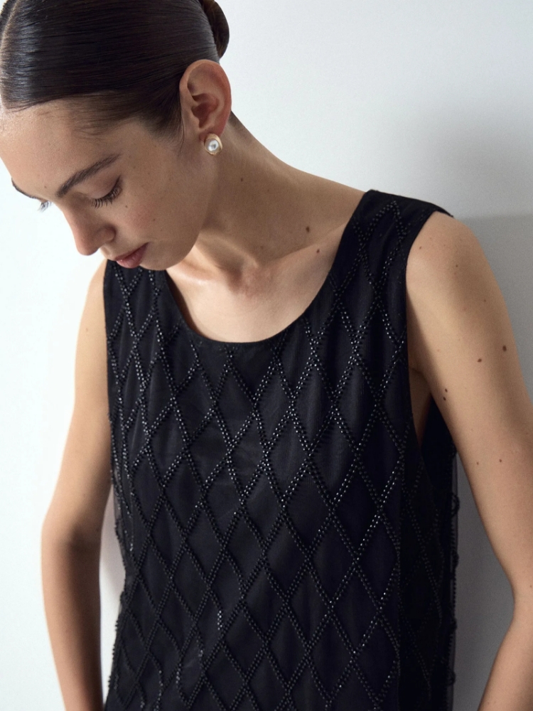 Платье мини с бисером ,
100% полиэстер ,