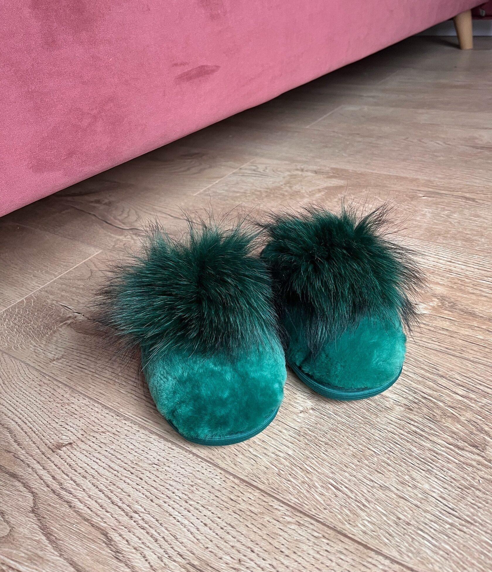 Тапочки из овчины с помпоном/закрытые/зелёный