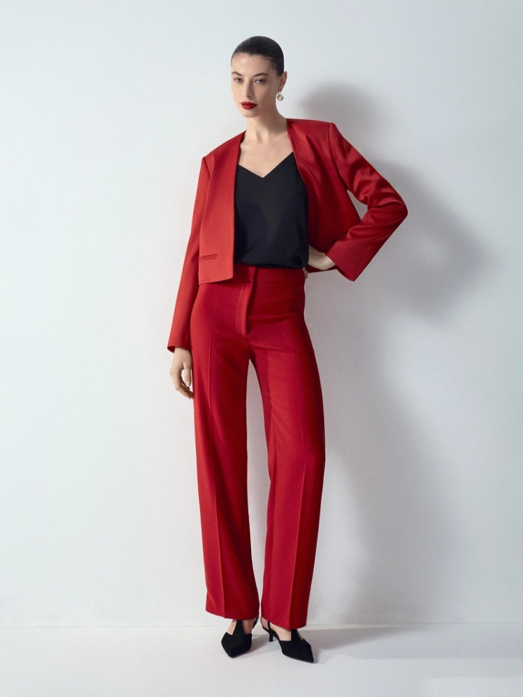 Брюки прямого кроя ,
100% полиэстер ,