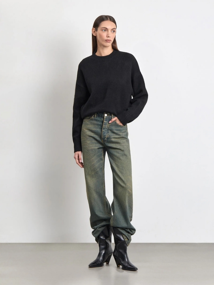 Джемпер из вискозного трикотажа с добавлением шерсти ,
46% полиэстер, 44% акрил, 5% шерсть, 5% спандекс ,