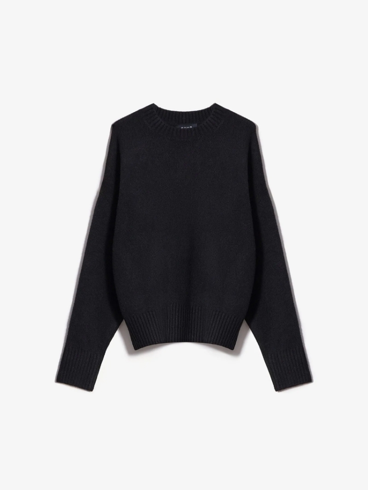 Джемпер из вискозного трикотажа с добавлением шерсти ,
46% полиэстер, 44% акрил, 5% шерсть, 5% спандекс ,