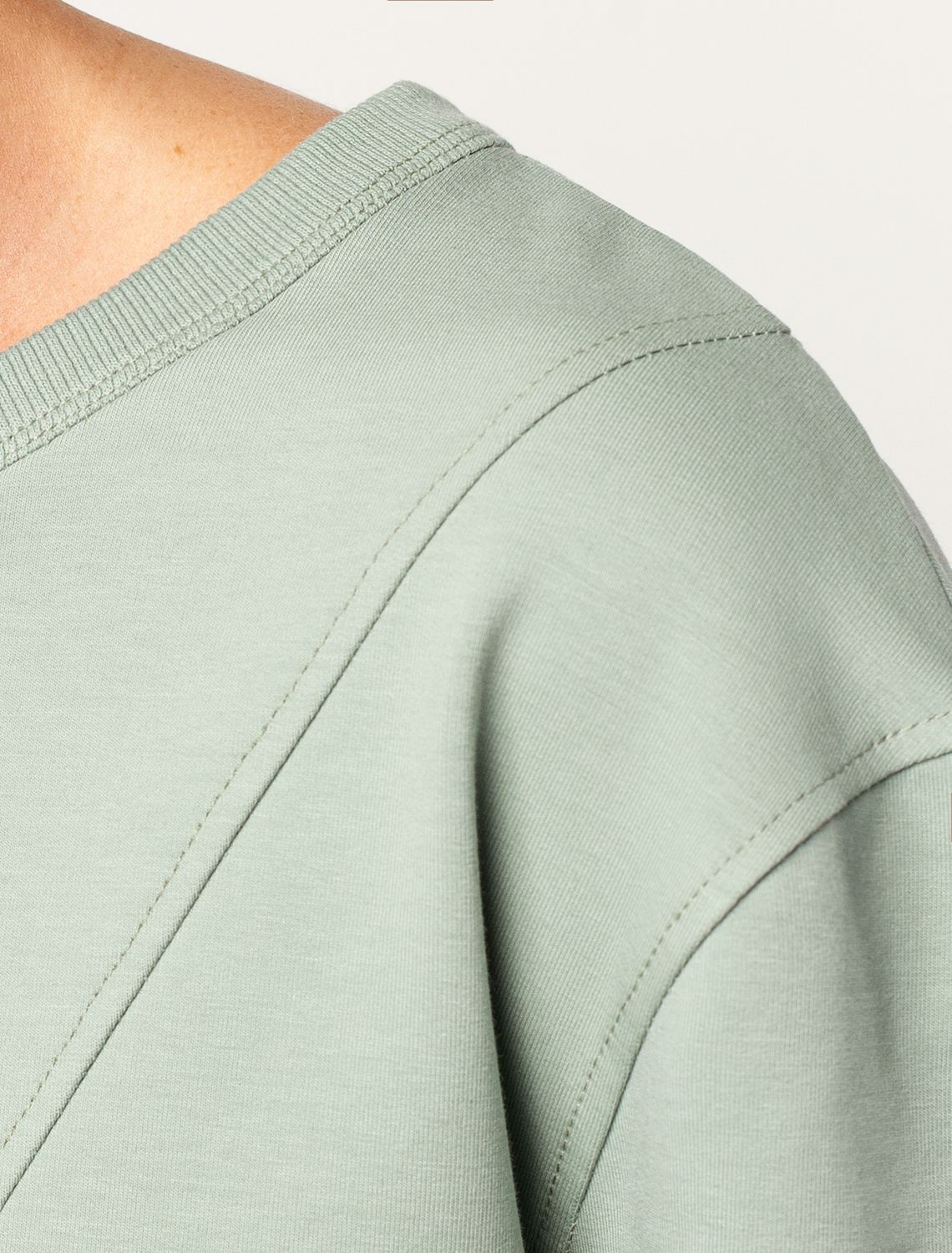 Ст.цена 1590р Джемпер из тонкого премиального футера с эластаном D49.946 светло-оливковый