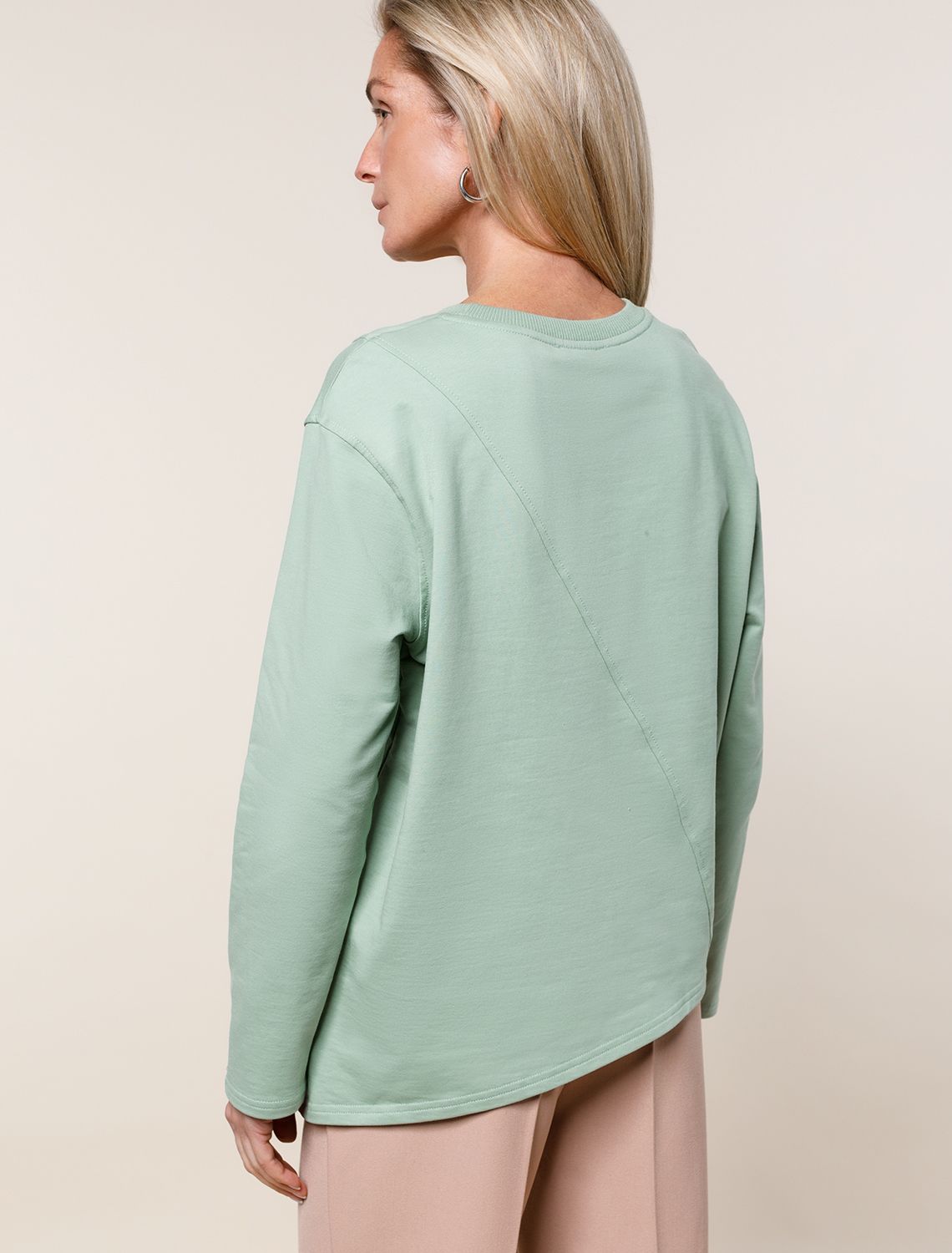 Ст.цена 1590р Джемпер из тонкого премиального футера с эластаном D49.946 светло-оливковый