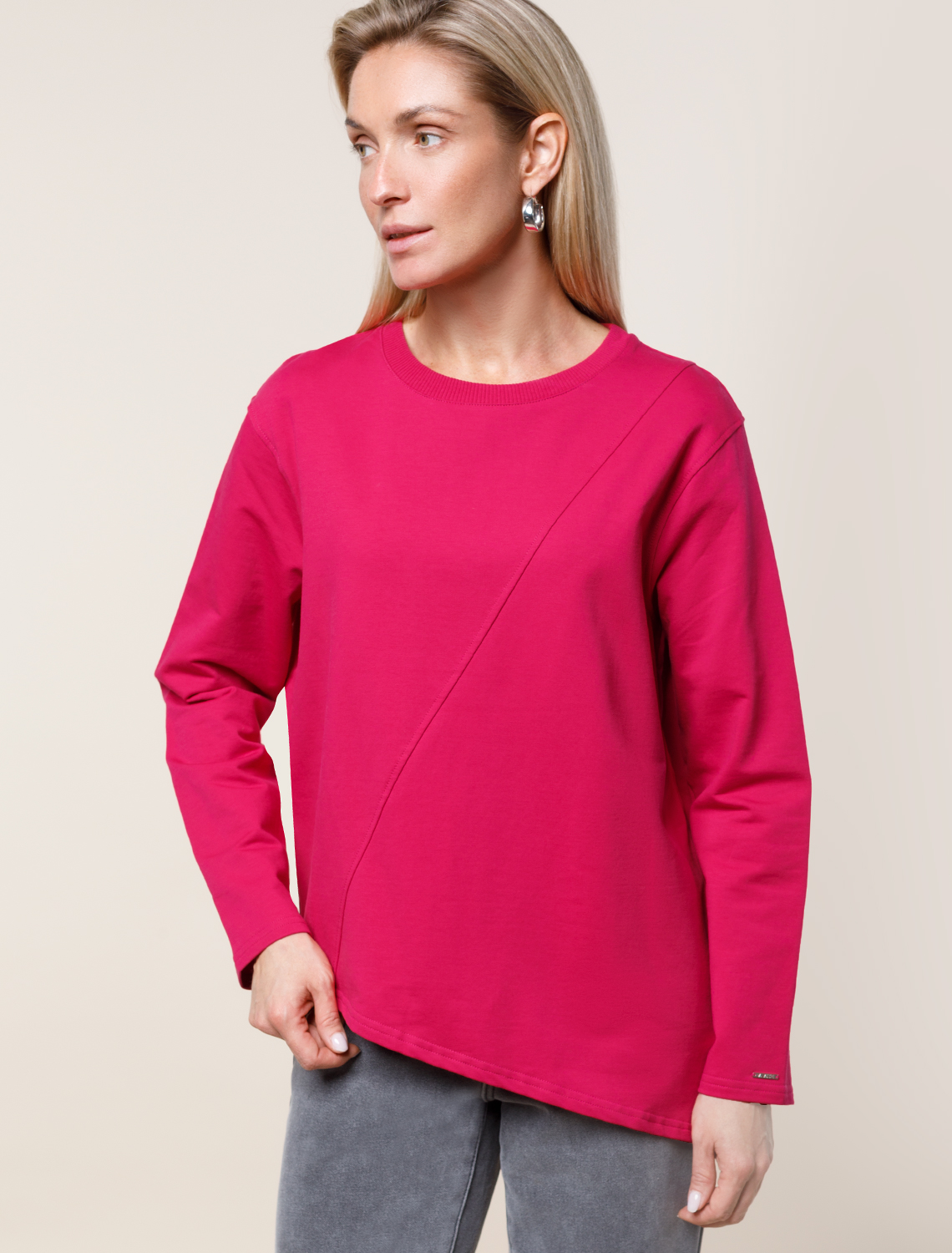 Ст.цена 1590р Джемпер из тонкого премиального футера с эластаном D49.946 viva magenta