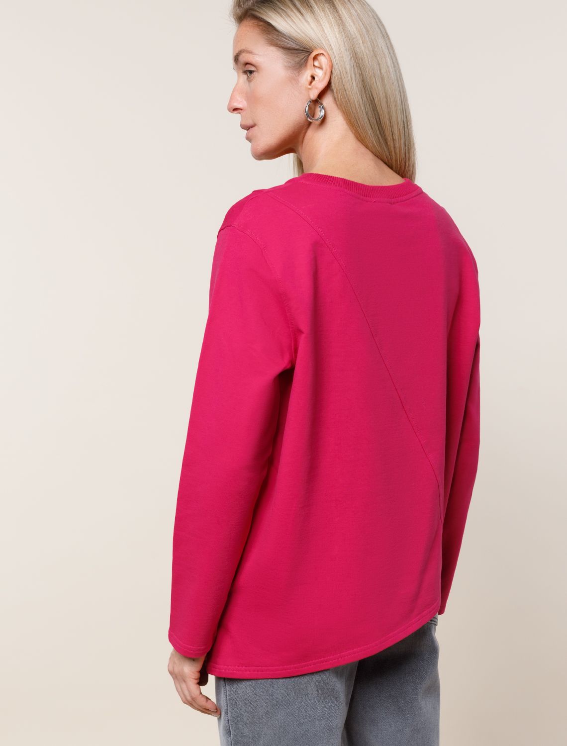 Ст.цена 1590р Джемпер из тонкого премиального футера с эластаном D49.946 viva magenta